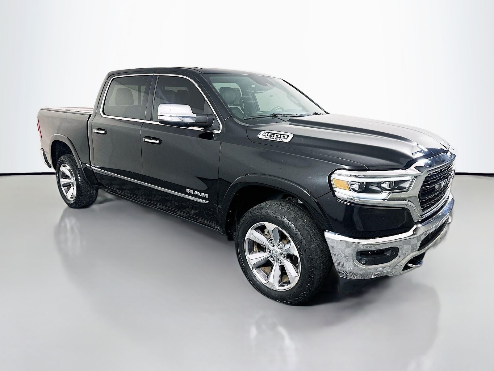 2020 RAM 1500 Limited Crew Cab 4x4 5'7' Box in Diamond Black Crystal Pearlcoat — front three-quarter view