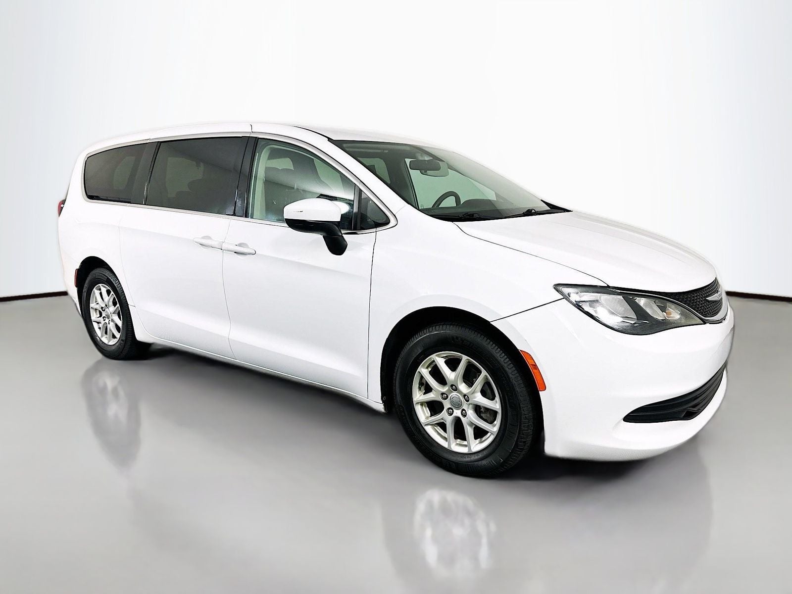 2018 Chrysler Pacifica LX in Bright White Clearcoat — front three-quarter view