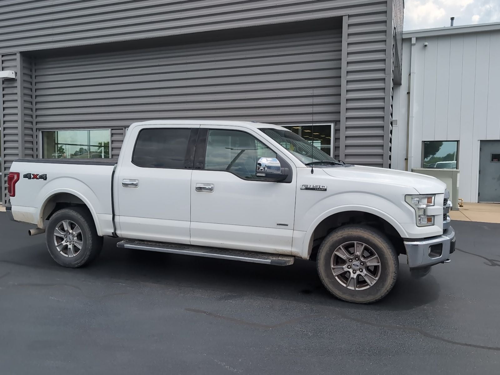 2015 Ford F-150 Lariat in Oxford White — front three-quarter view