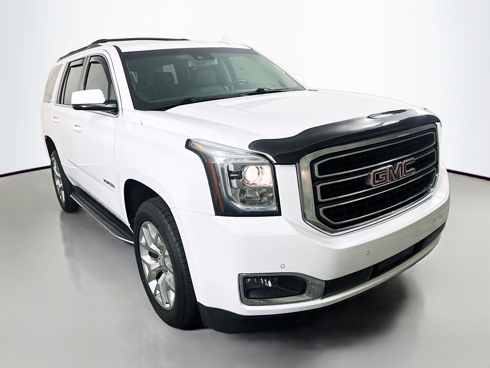 2020 GMC Yukon SLT in Summit White — front three-quarter view