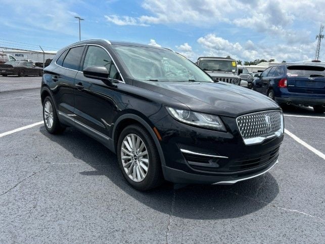 2019 Lincoln MKC Standard in Black Metallic — front three-quarter view