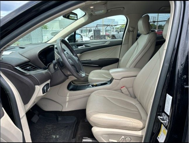 2019 Lincoln MKC — interior view