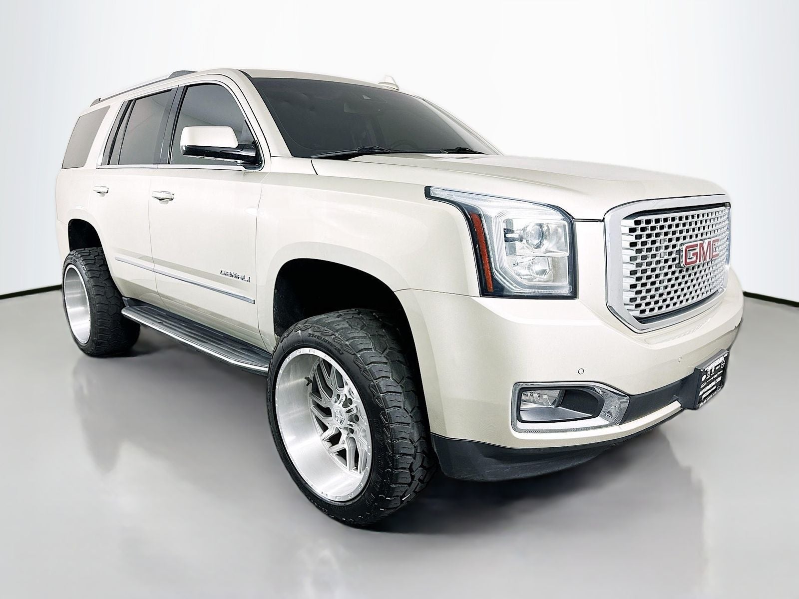 2016 GMC Yukon Denali in Sparkling Silver Metallic — front three-quarter view