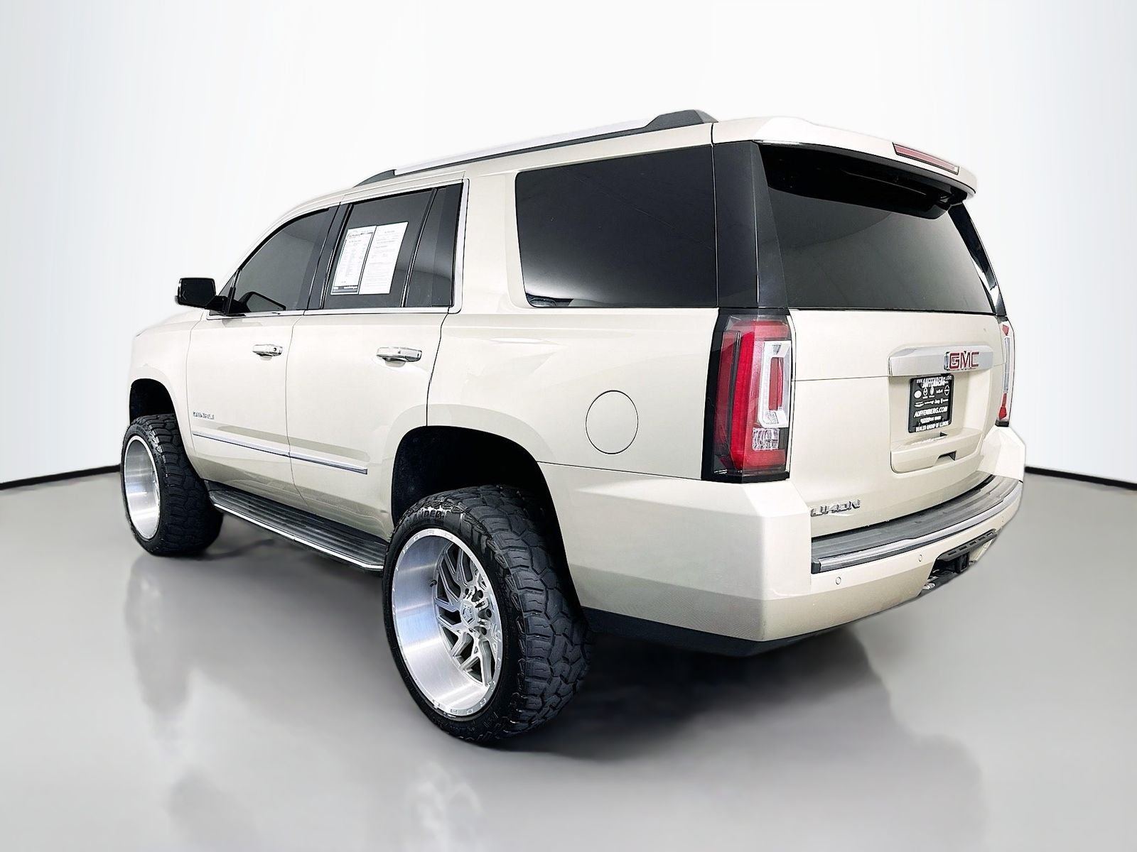 2016 GMC Yukon — detail view
