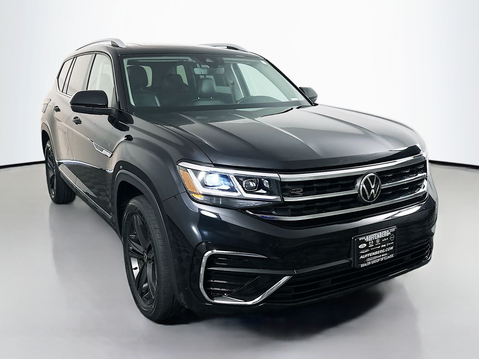 2022 Volkswagen Atlas 3.6L V6 SEL R-Line in Black — front three-quarter view