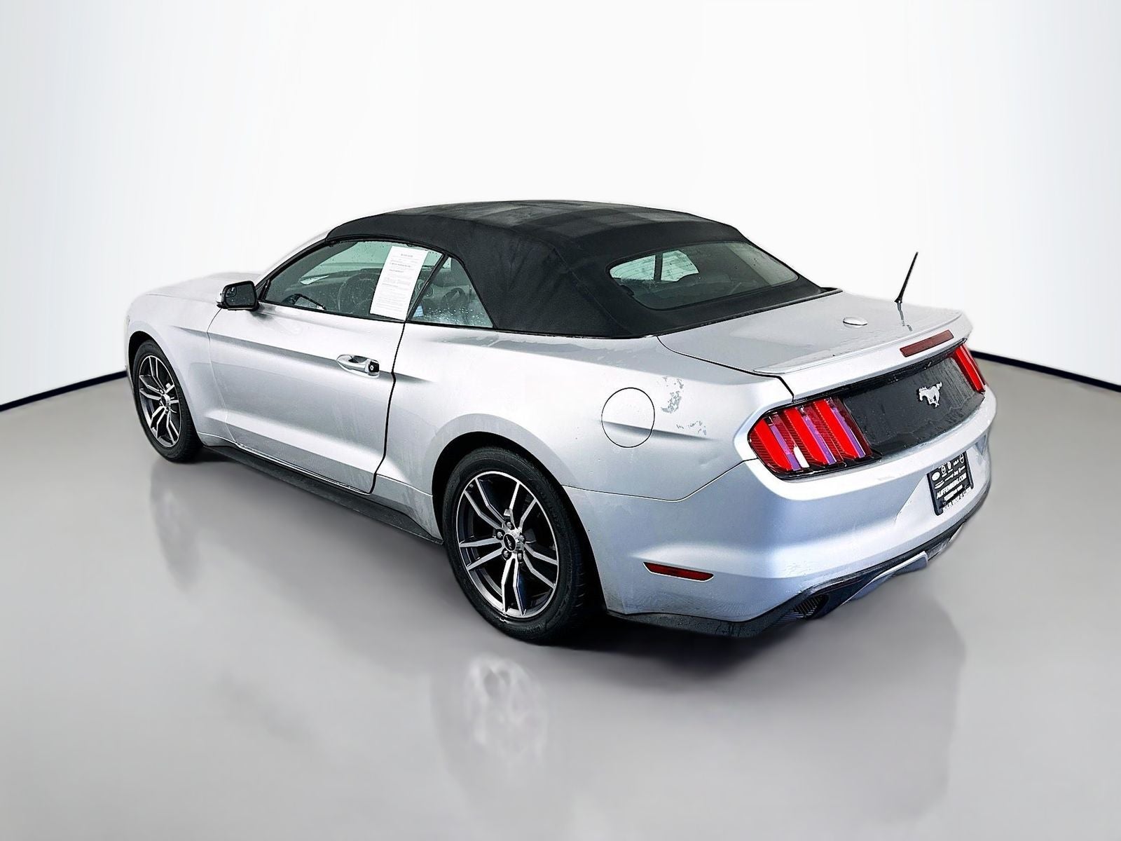 2016 Ford Mustang — detail view